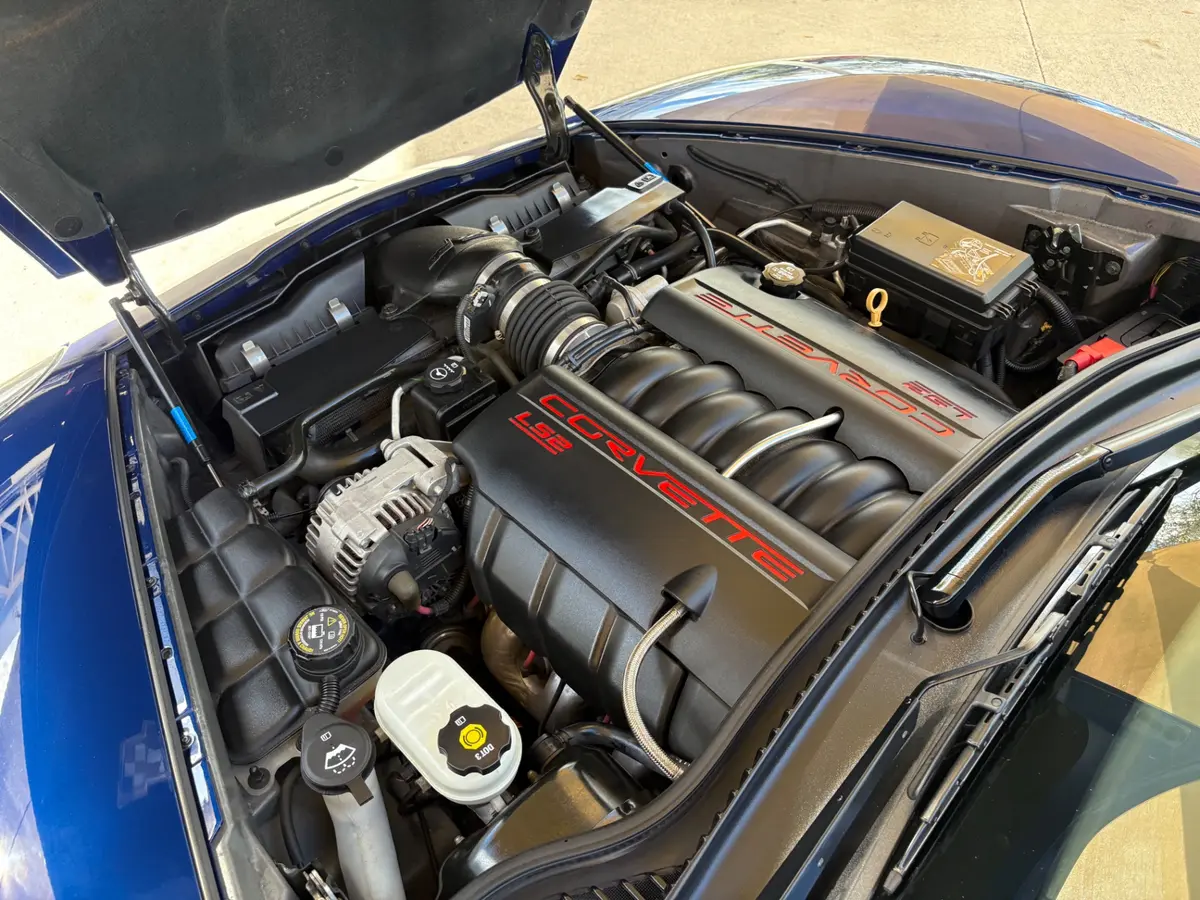 Vehicle photo 28