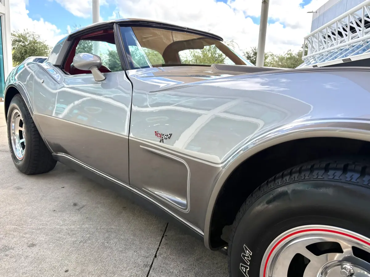 Vehicle photo 18