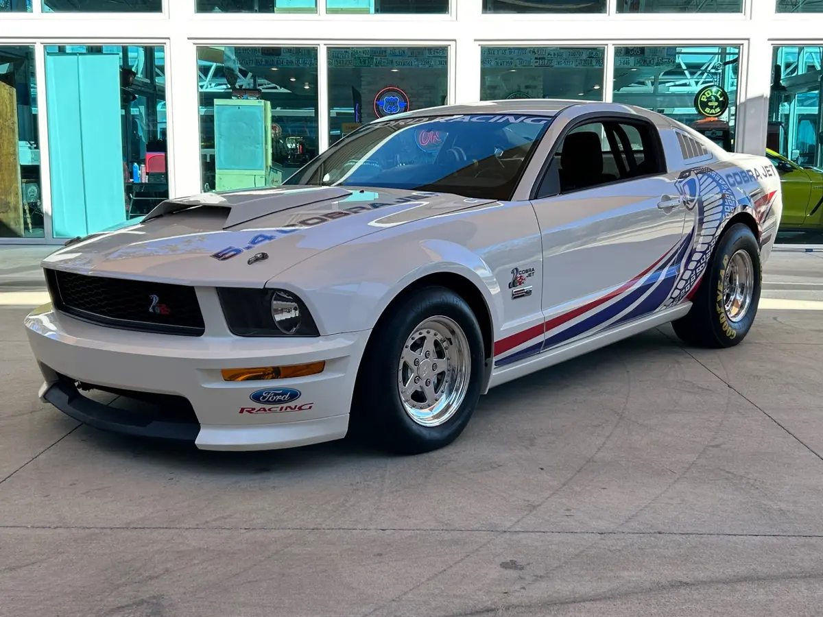 Vehicle photo 1