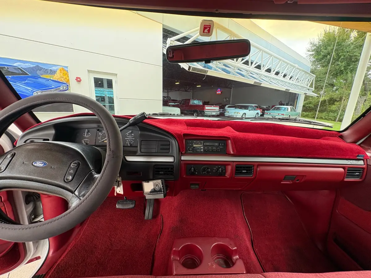Vehicle photo 34