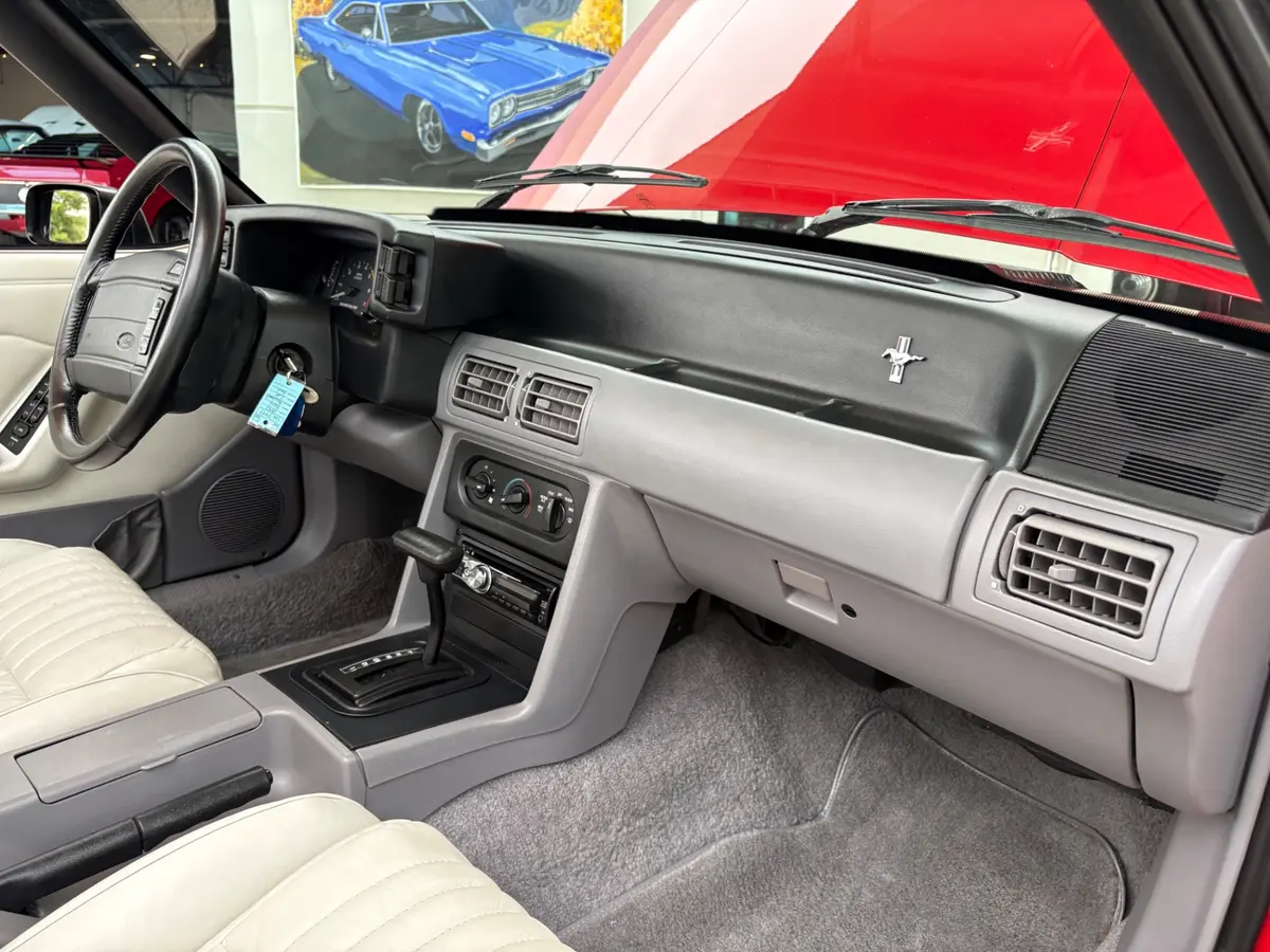 Vehicle photo 45