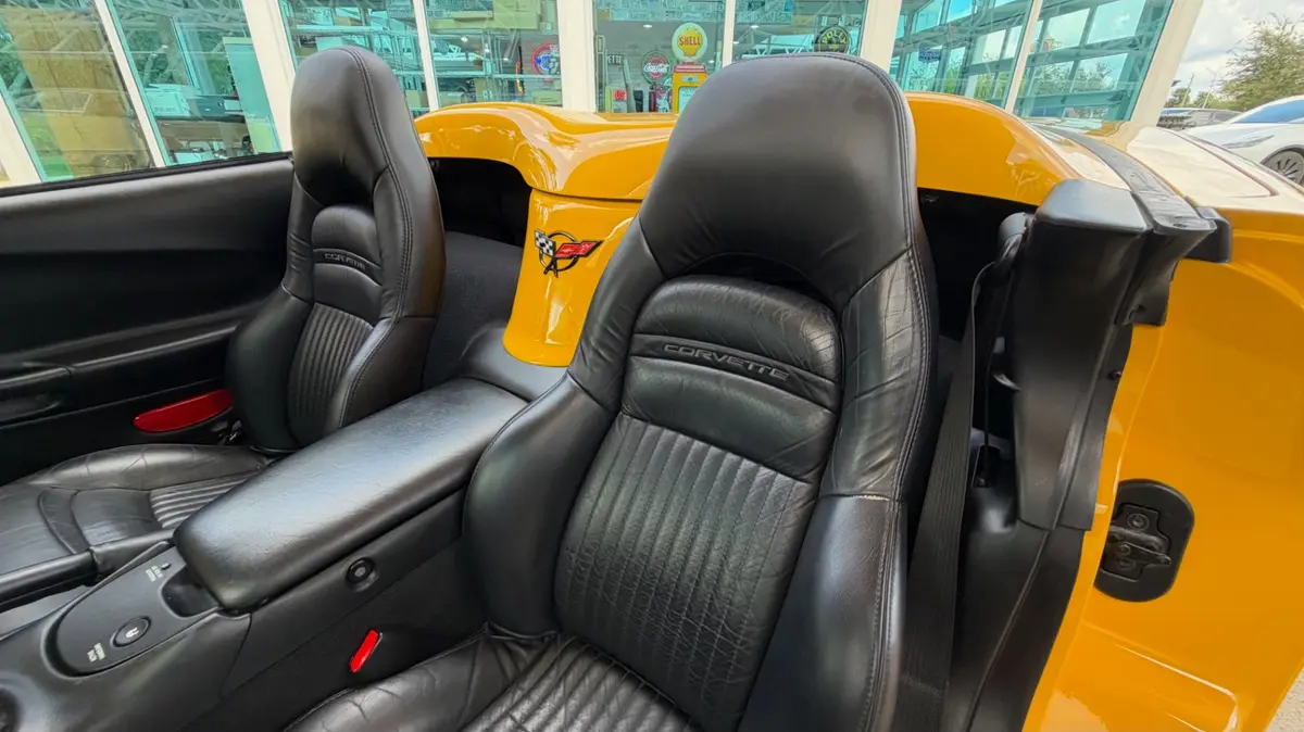 Vehicle photo 38