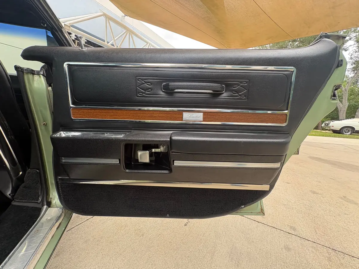 Vehicle photo 44