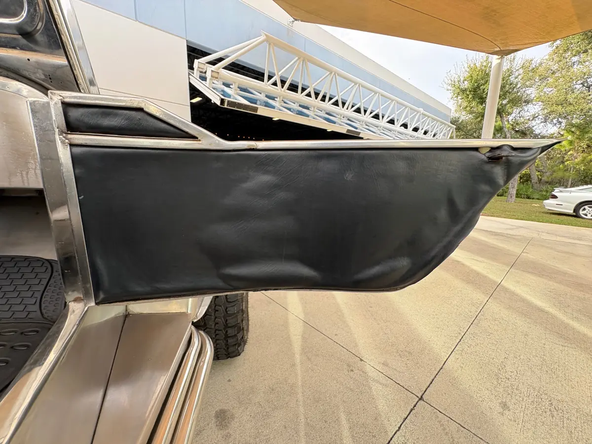 Vehicle photo 36