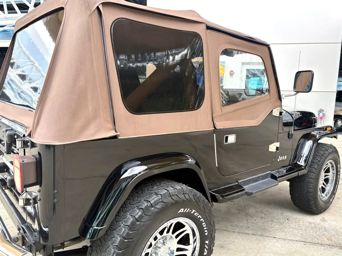 Vehicle photo 16