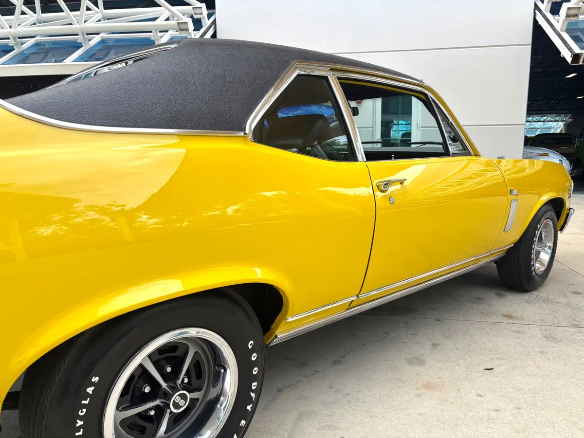 Vehicle photo 17