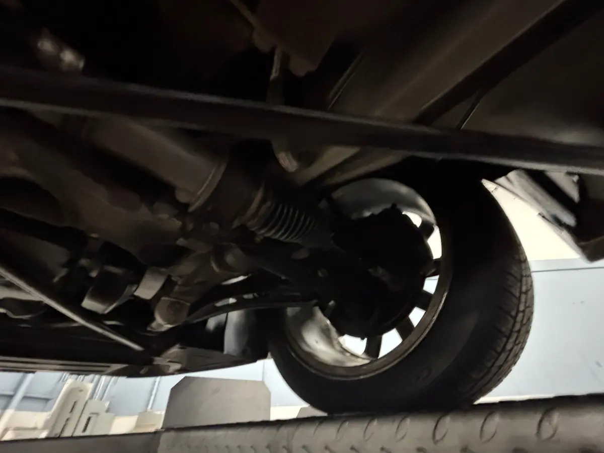 Vehicle photo 41