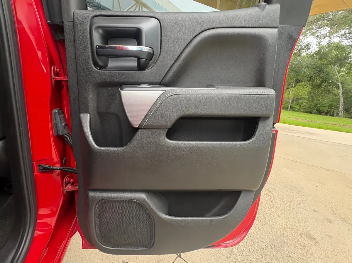 Vehicle photo 40