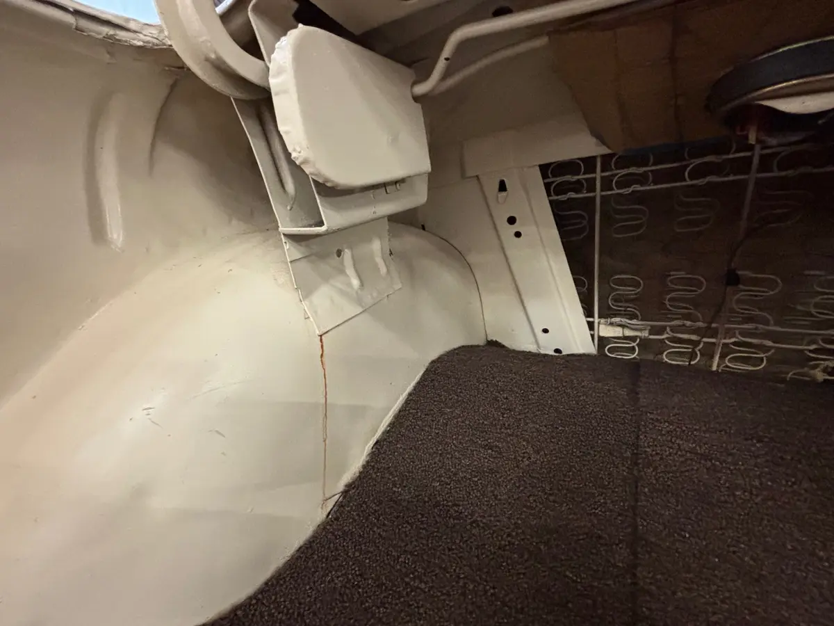 Vehicle photo 38