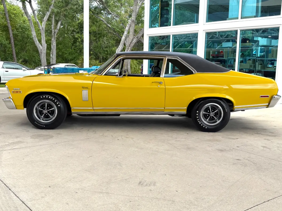 Vehicle photo 10