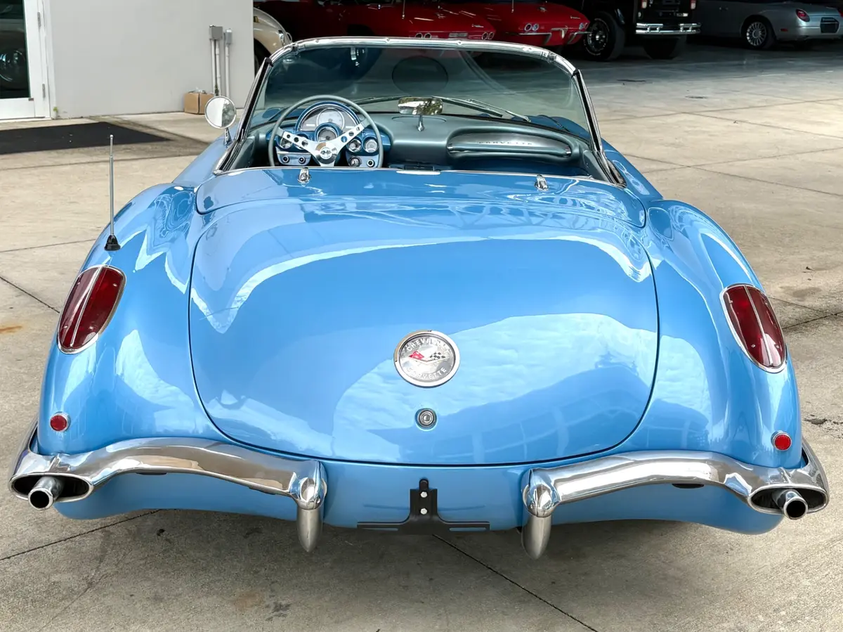 Vehicle photo 8