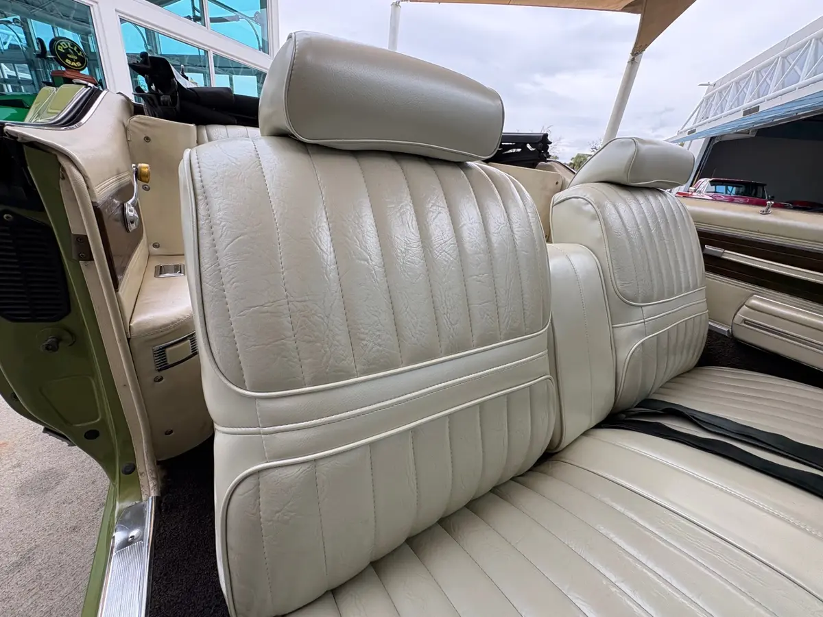 Vehicle photo 49