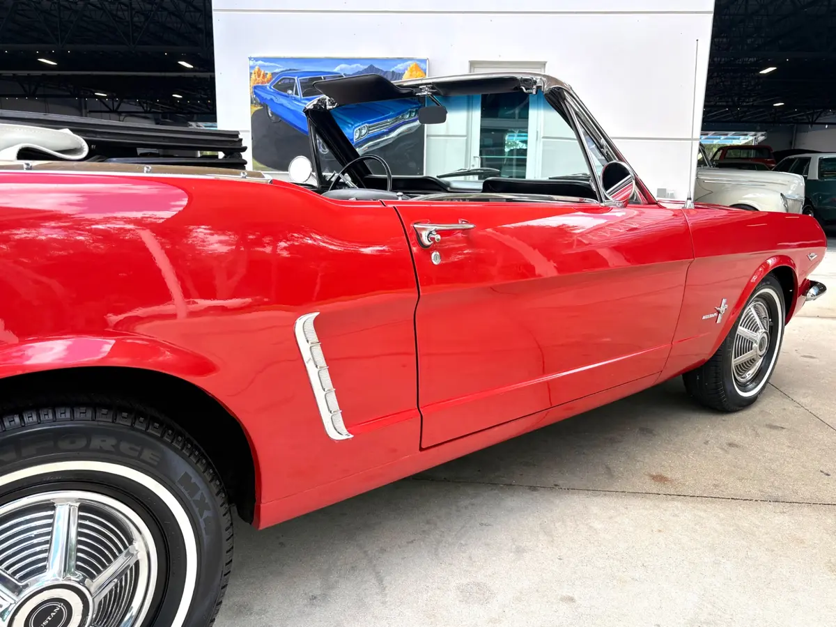 Vehicle photo 18