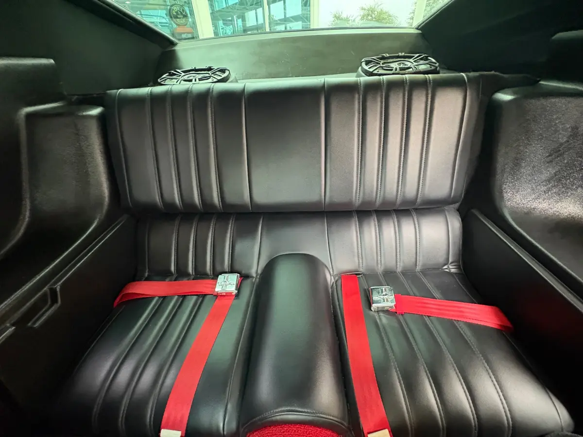 Vehicle photo 33