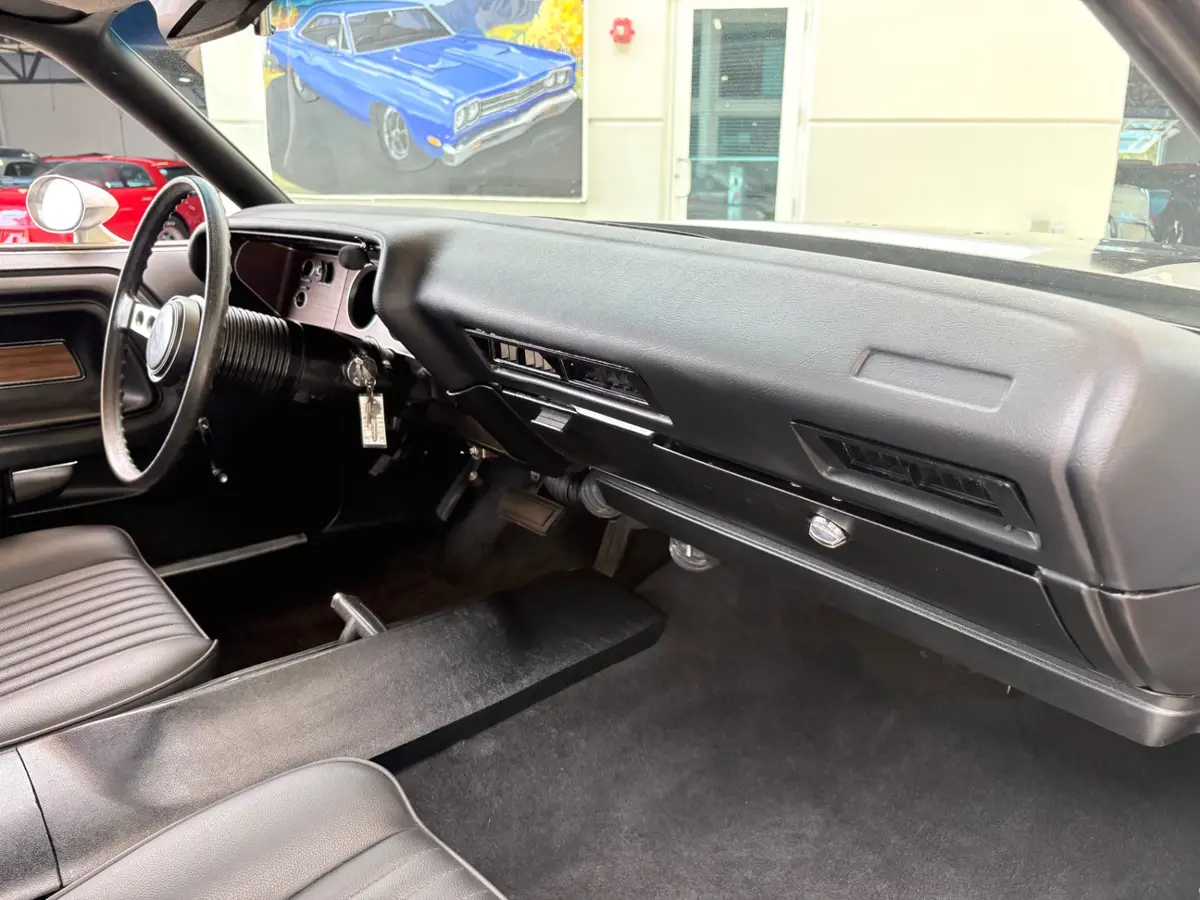 Vehicle photo 44