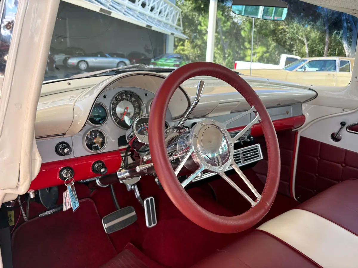 Vehicle photo 31