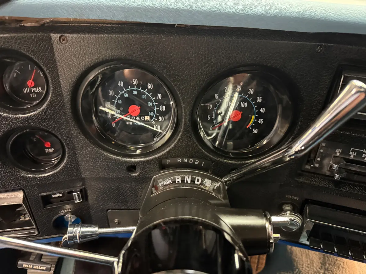 Vehicle photo 22