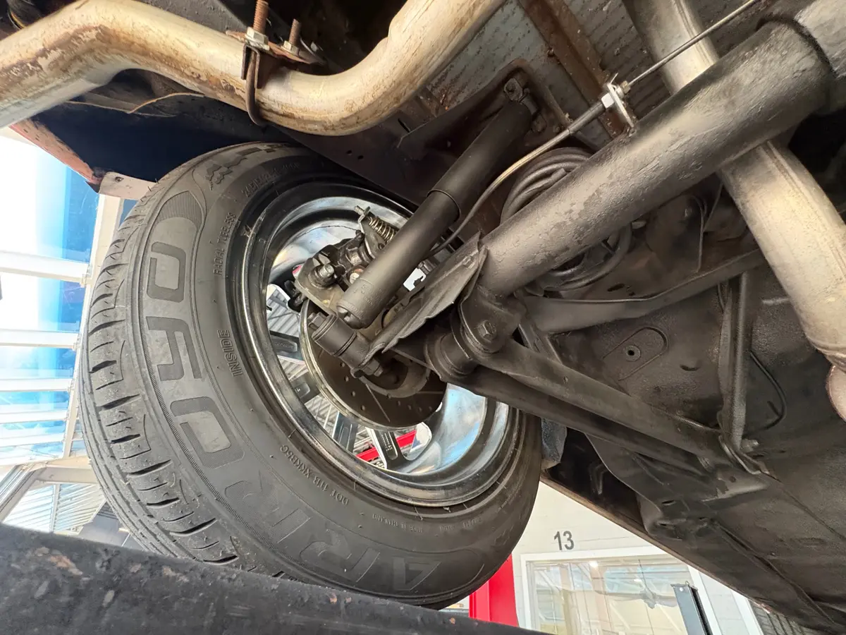 Vehicle photo 43