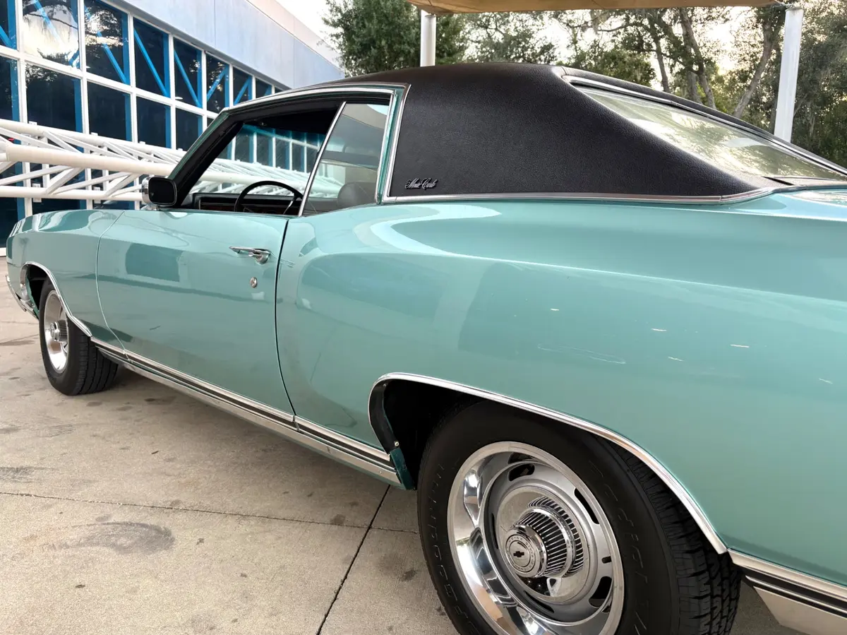 Vehicle photo 18