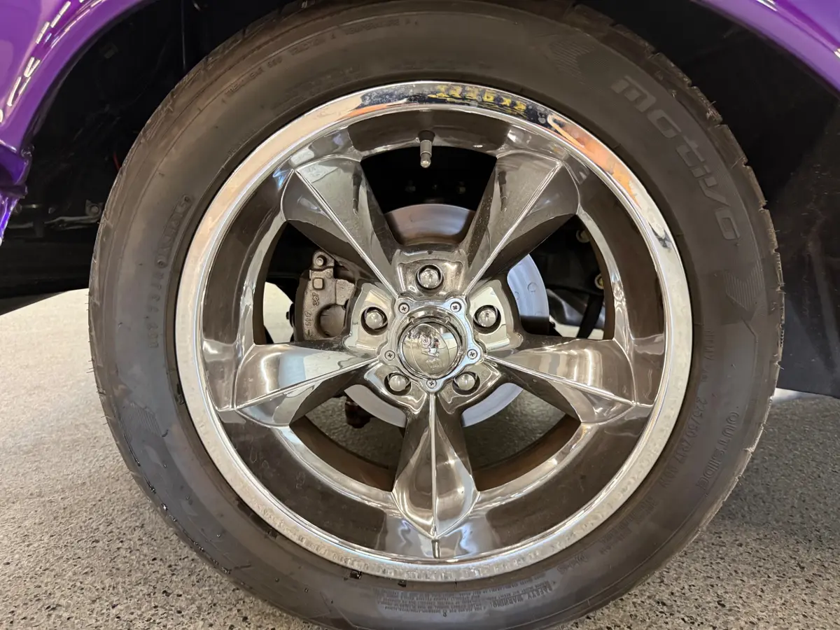 Vehicle photo 17