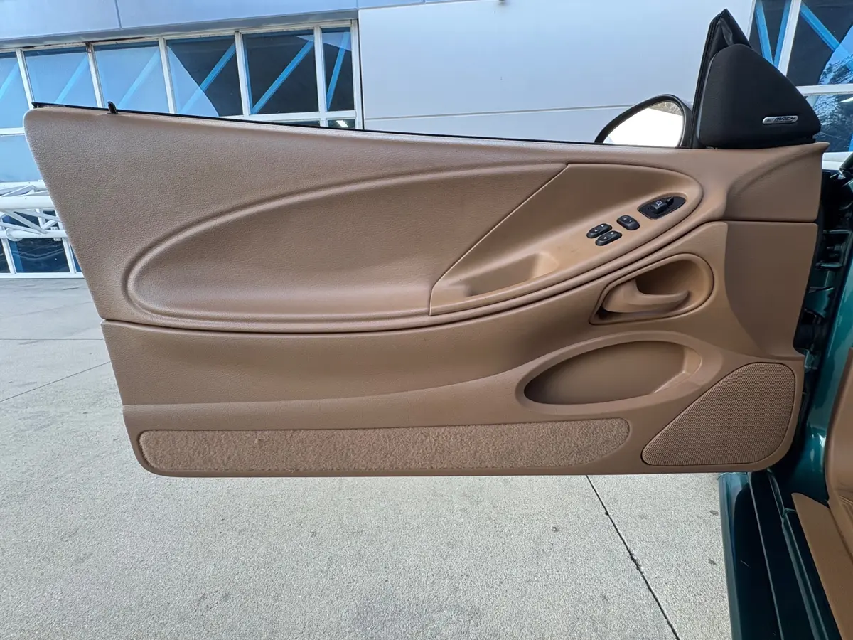 Vehicle photo 32