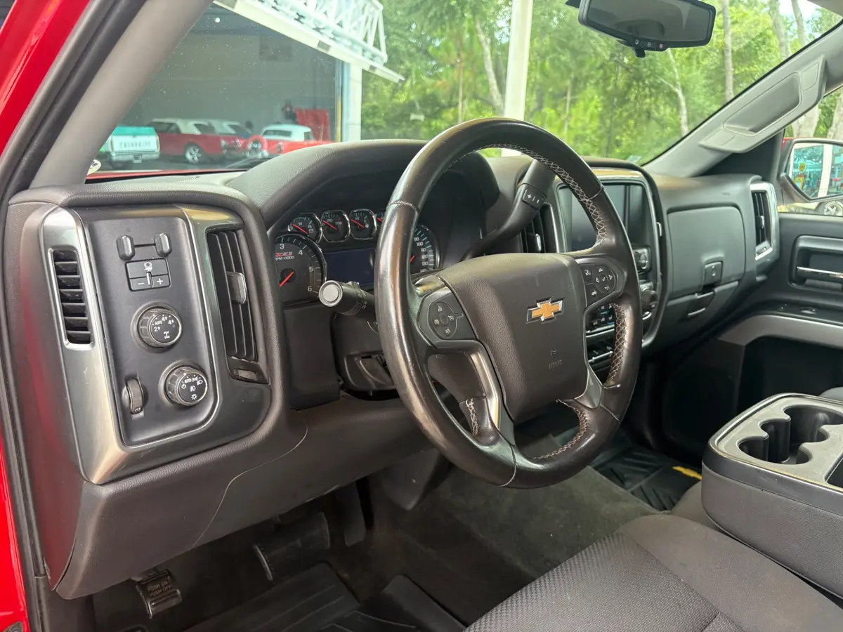 Vehicle photo 31