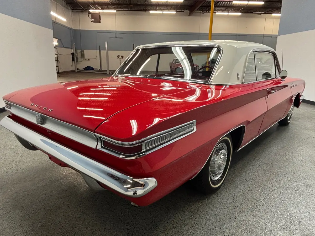Vehicle photo 7
