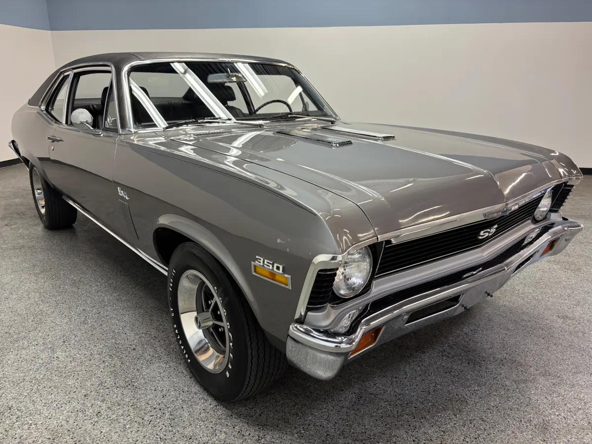 Vehicle photo 9