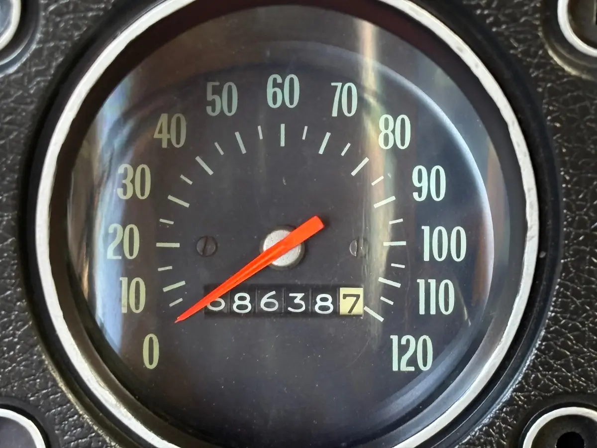 Vehicle photo 25
