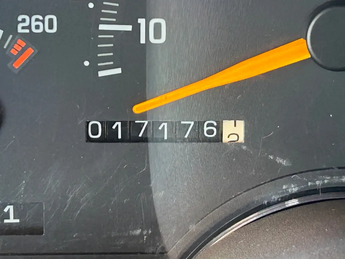 Vehicle photo 22