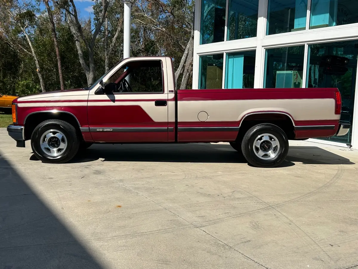 Vehicle photo 9