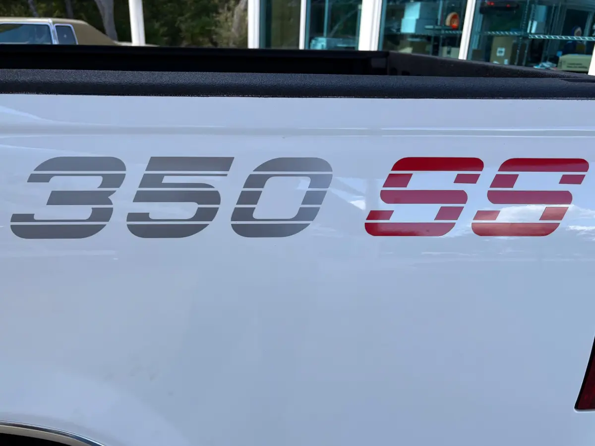 Vehicle photo 24