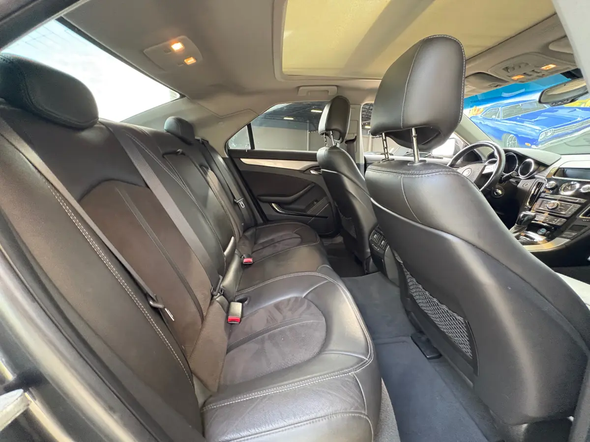 Vehicle photo 43