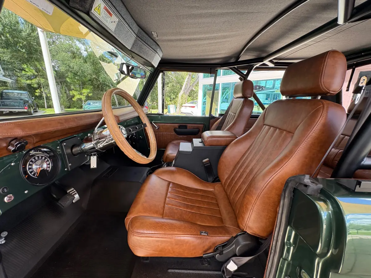 Vehicle photo 49