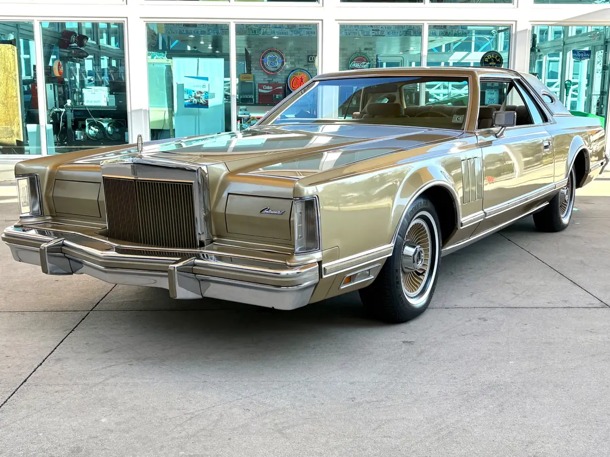 Vehicle photo 13