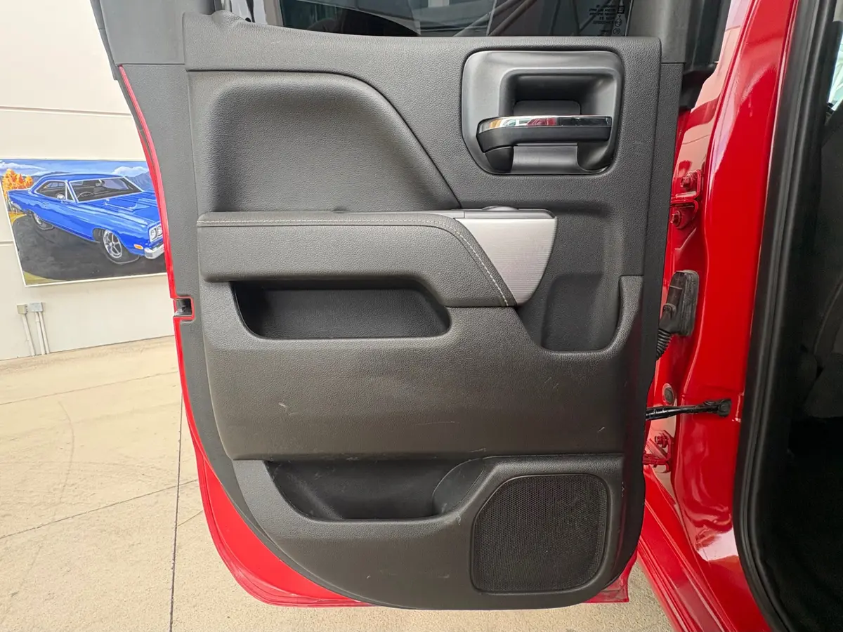 Vehicle photo 37