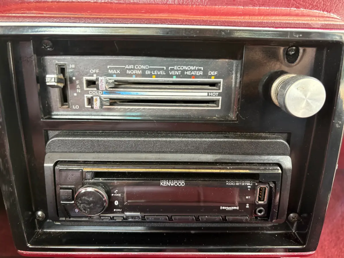 Vehicle photo 38