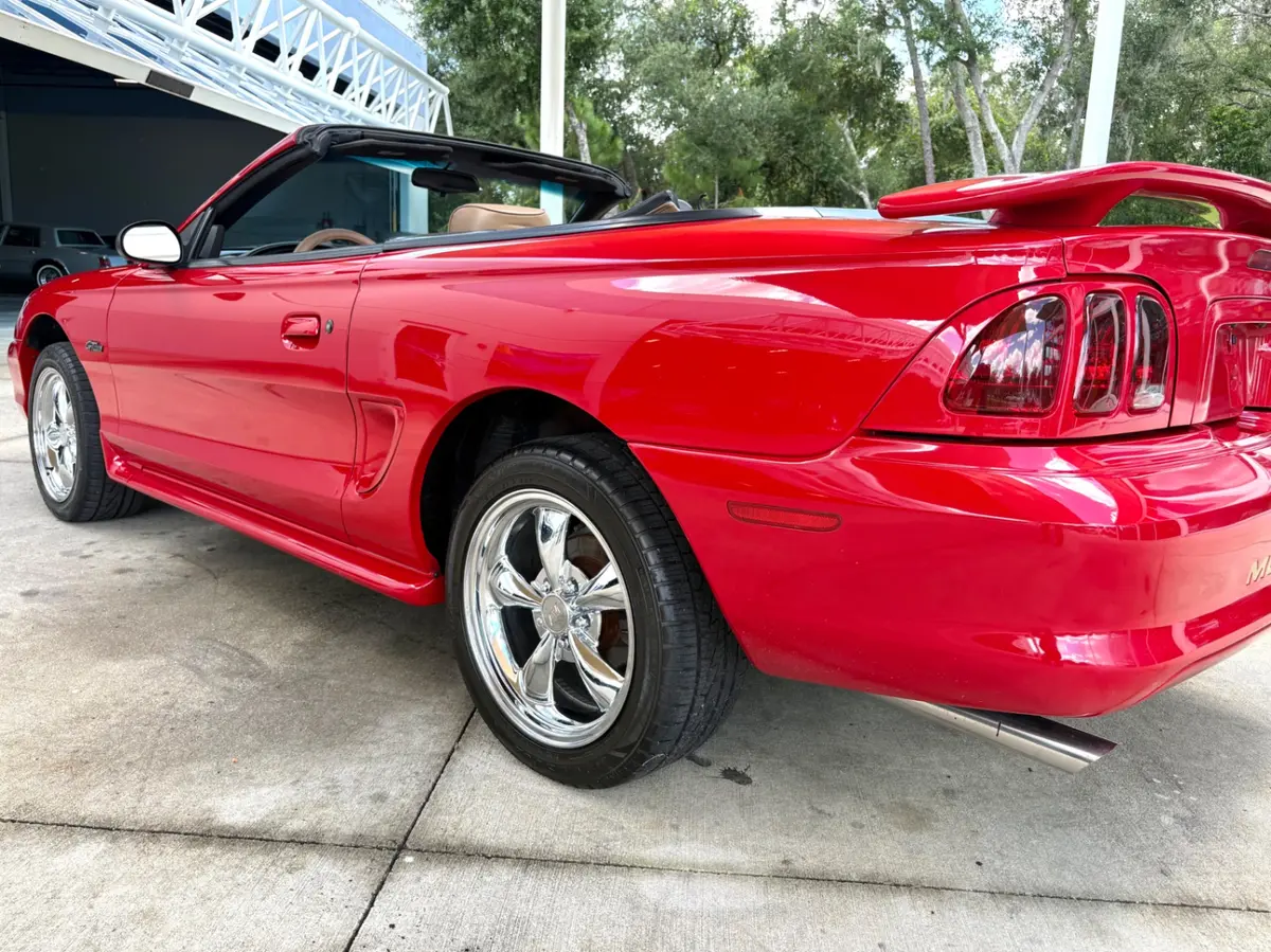 Vehicle photo 15