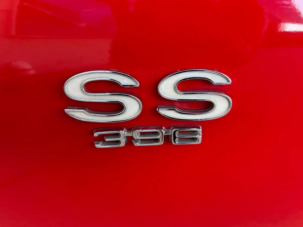 Vehicle photo 19