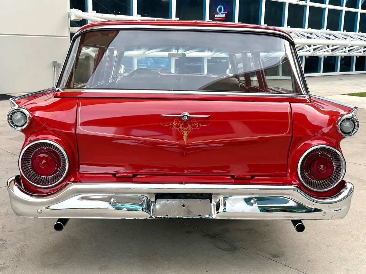 Vehicle photo 7
