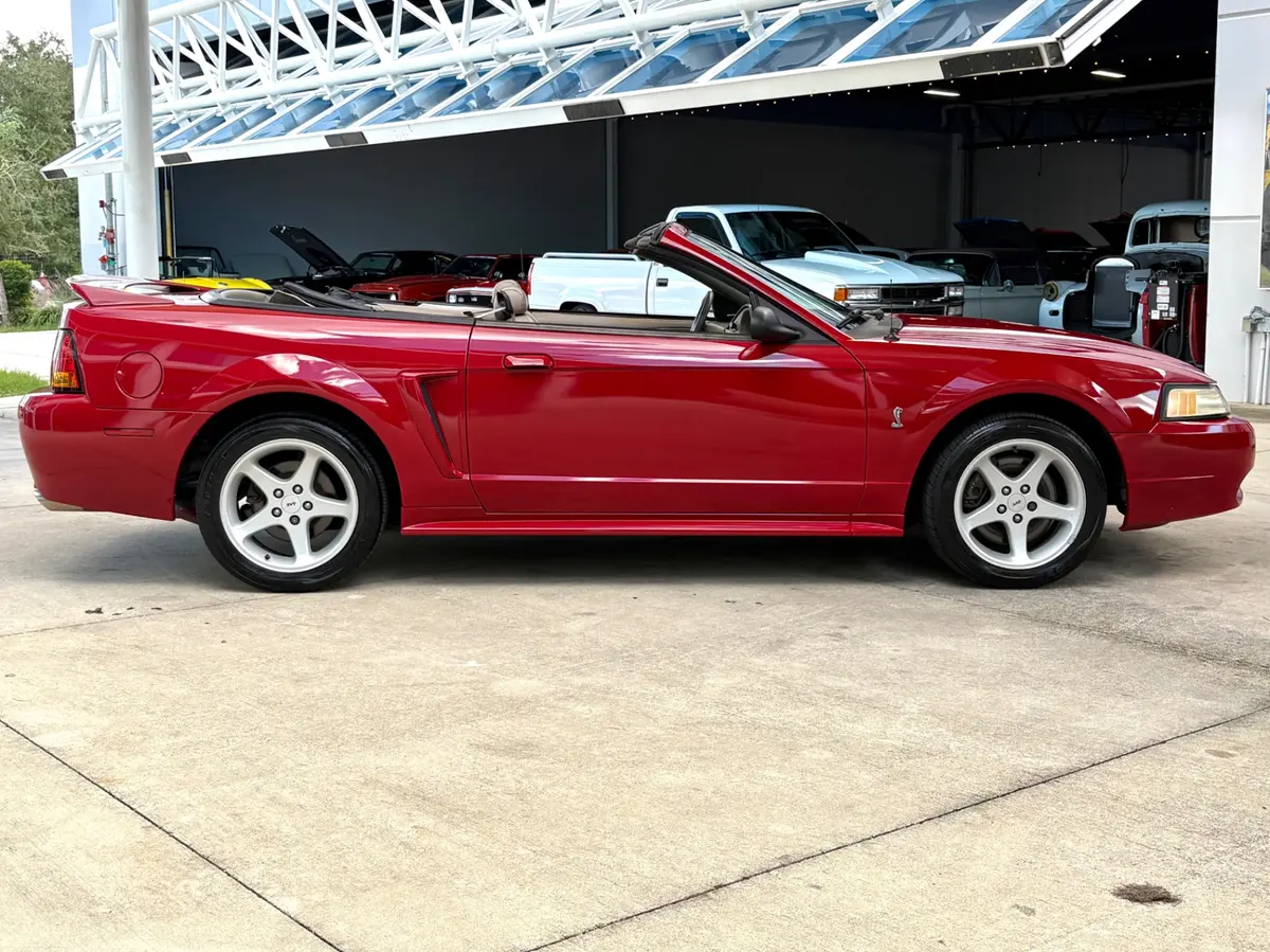 Vehicle photo 5