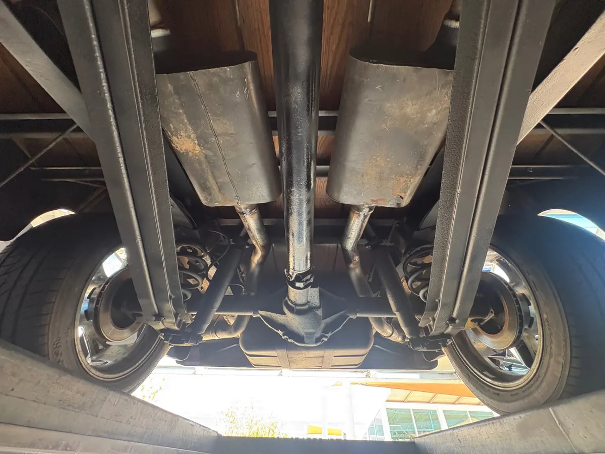 Vehicle photo 54