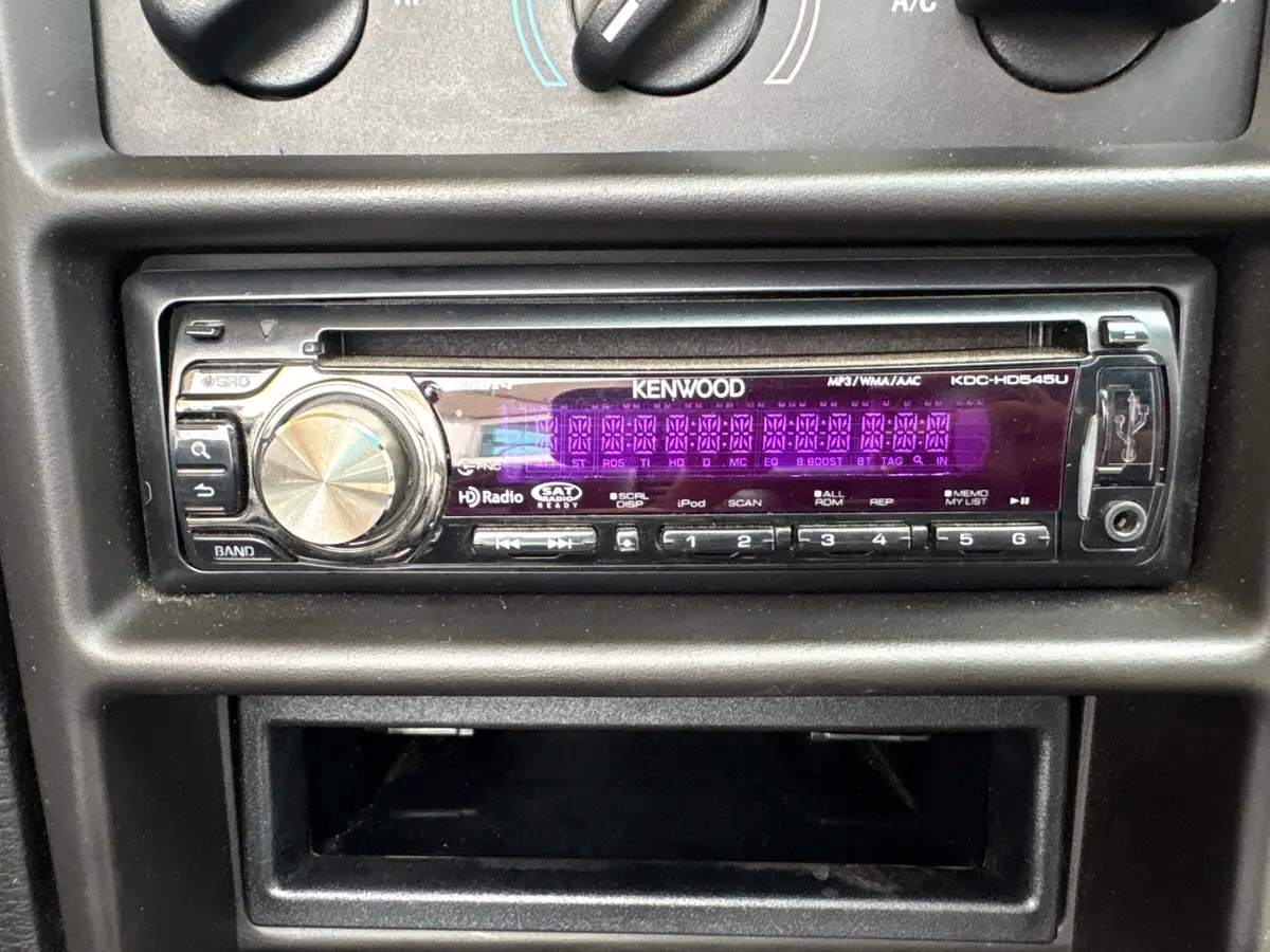 Vehicle photo 48
