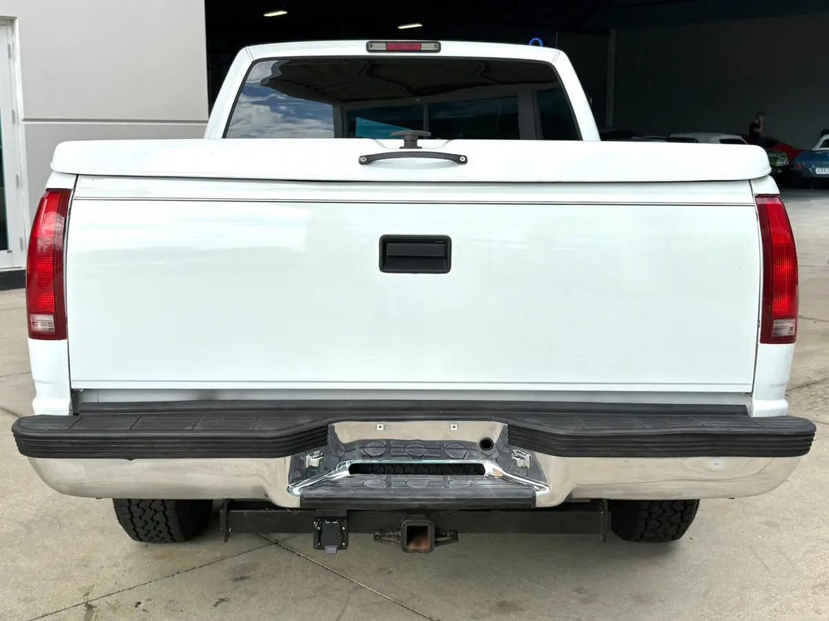 Vehicle photo 6