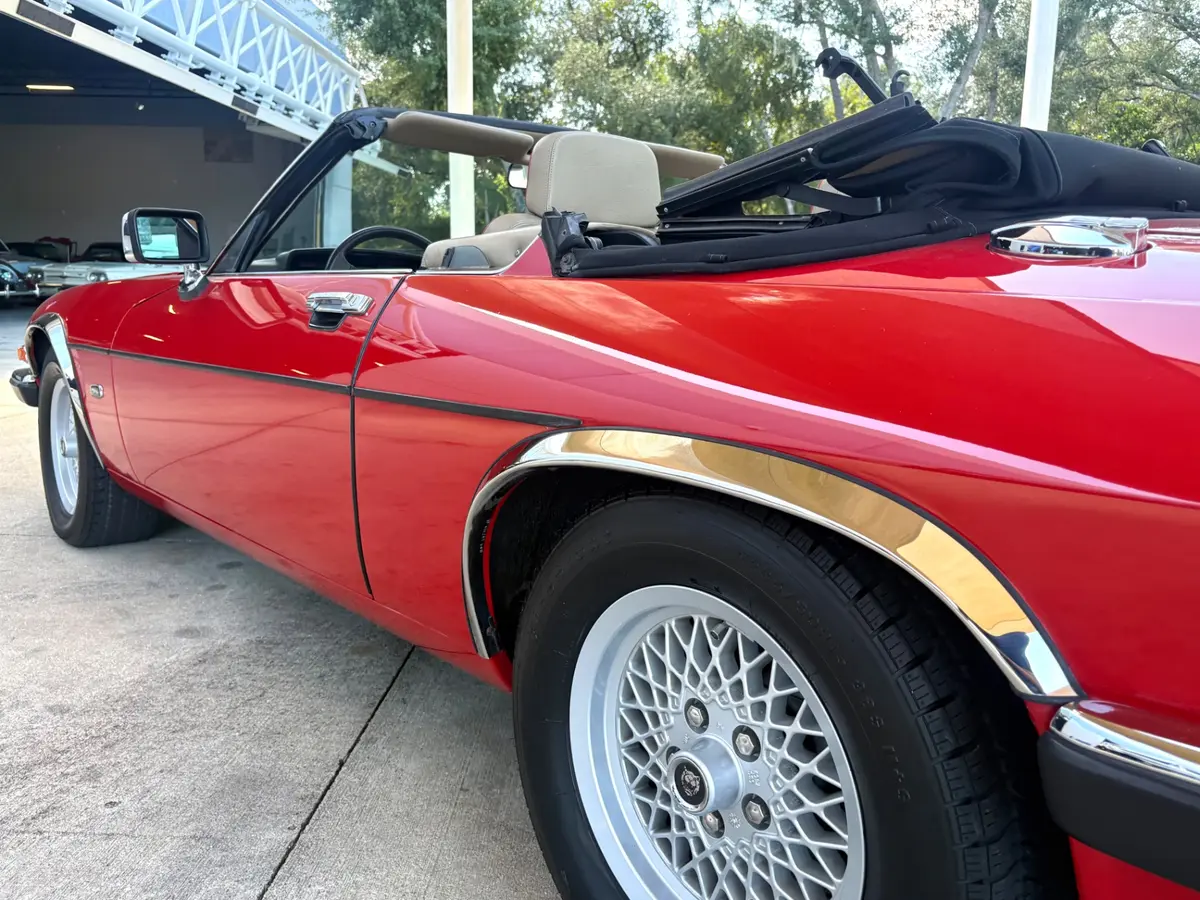 Vehicle photo 14