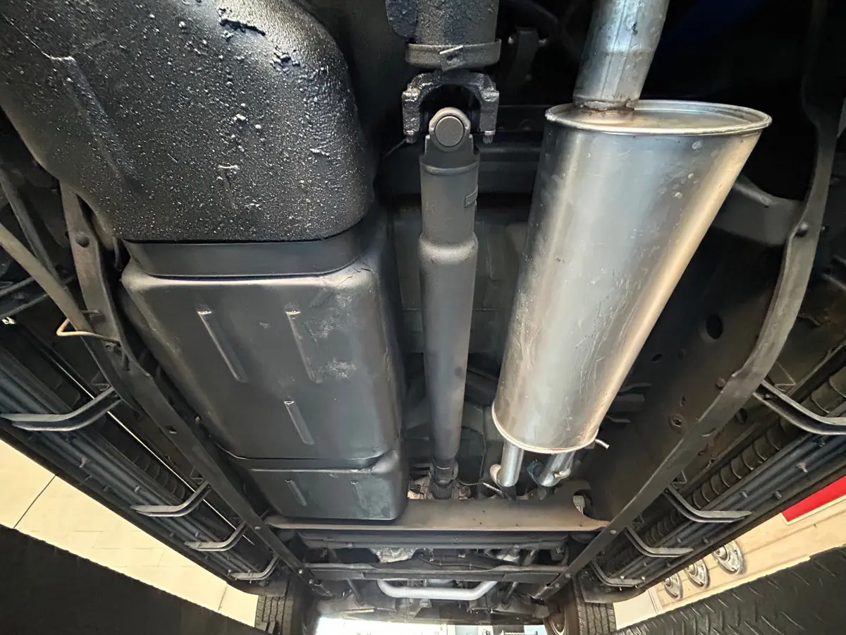 Vehicle photo 34