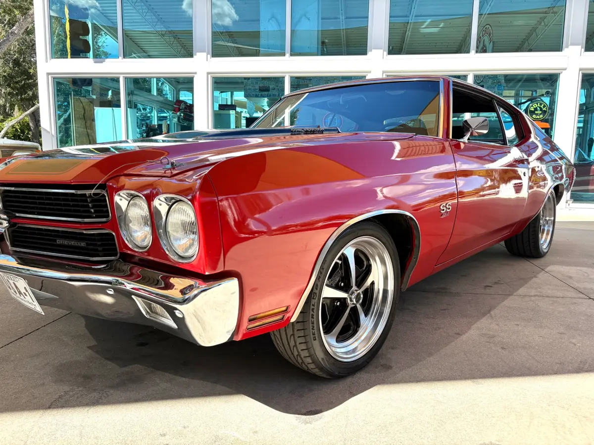 Vehicle photo 13