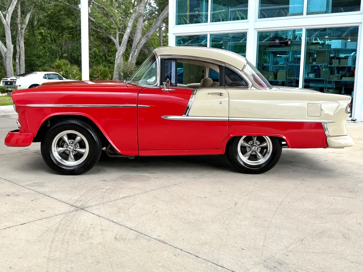 Vehicle photo 8
