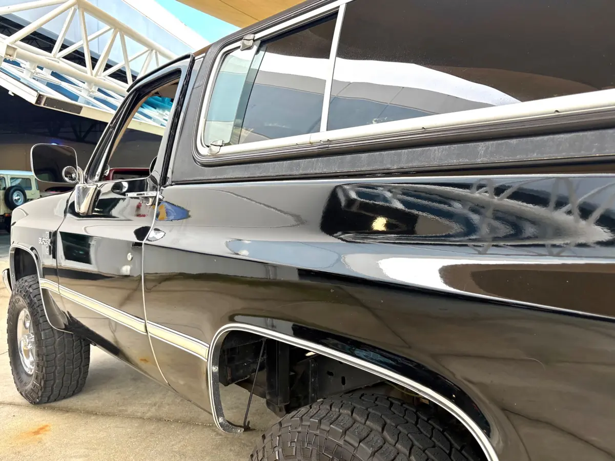 Vehicle photo 14