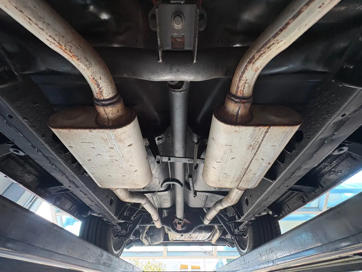 Vehicle photo 52